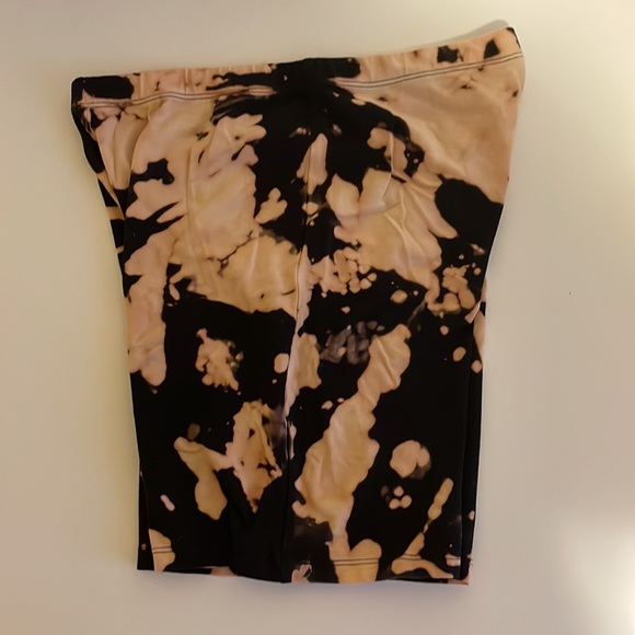 Bleached Reverse Tie Dye Biker Shorts - Picture 4 of 9
